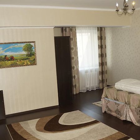 Home Hotel Astana מראה חיצוני תמונה