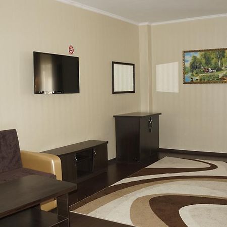 Home Hotel Astana מראה חיצוני תמונה