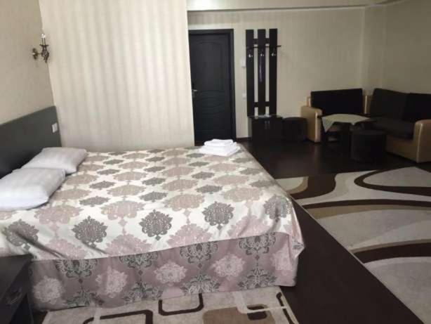 Home Hotel Astana מראה חיצוני תמונה